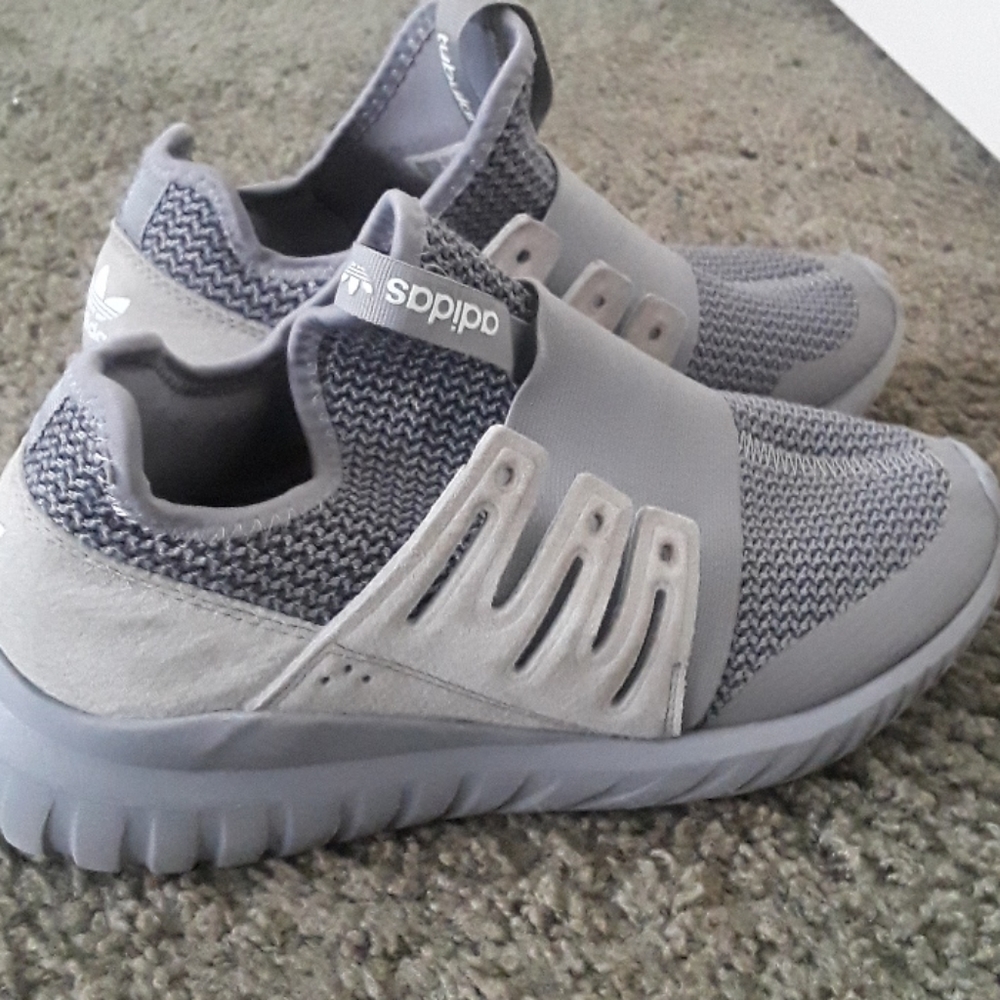 Shoes - Picture 2 of 4